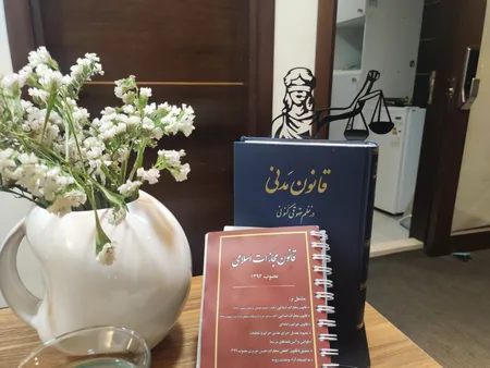 نگهدارنده کتاب نیتا مدل فرشته عدالت