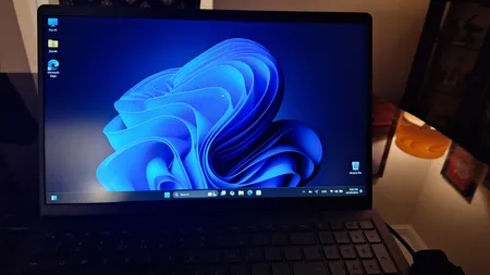 لپ تاپ 15.6 اینچی دل مدل Vostro 3520-i3 1215U-8GB DDR4 2666MHz-512GB SSD-IPS 120Hz