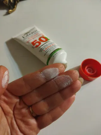 کرم ضد آفتاب لابورن مدل ابرسان حجم 50 میلی لیتر