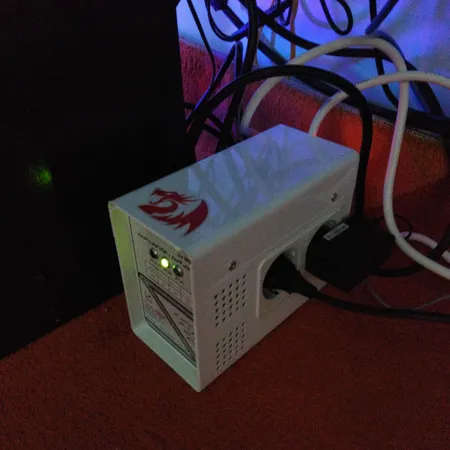 محافظ ولتاژ سارا مدل P152F مناسب برای تلویزیون و کامپیوتر