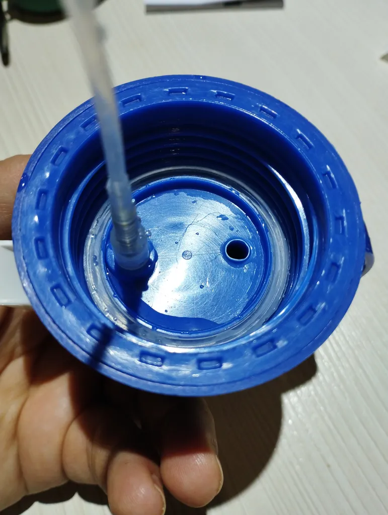 قمقمه دوچرخه مدل اسپری دار گنجایش 0.6 لیتر