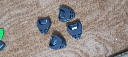 نگهدارنده پیک گیتار مدل VC40