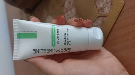 کرم مرطوب کننده درمنجلین مدل آلوئه ورا حجم 50 میلی لیتر