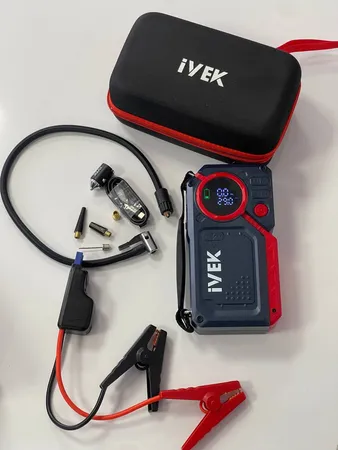 جامپ استارتر ایوک مدل K-6200 ظرفیت 8000 میلی‌آمپر به همراه پمپ باد و پاوربانک