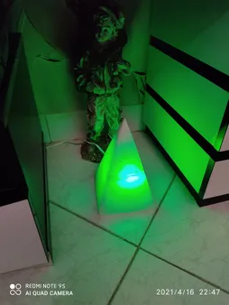 چراغ خواب سنگ نمک طرح هرم کد 01