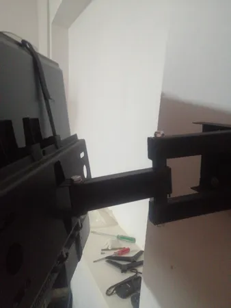 پایه دیواری تلویزیون تی وی آرممدل tvarm TB43 مناسب برای تلوزیون 22 تا 43 اینچ