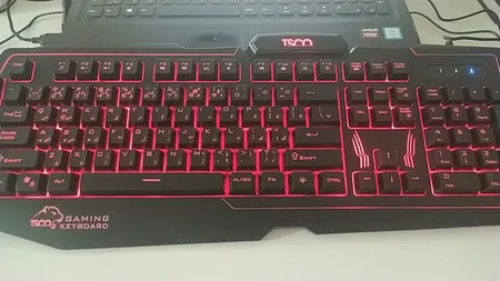 کیبورد گیمینگ تسکو مدل TK 8121، سوییچ ممبران، Full-Size، نورپردازی LED RGB