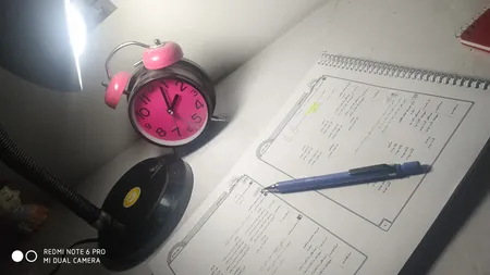 چراغ مطالعه کد R771