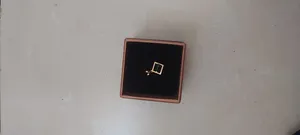 تجریه خرید آویز گردنبند طلا 18 عیار زنانه ناریا مدل مکعب رنگ سبز