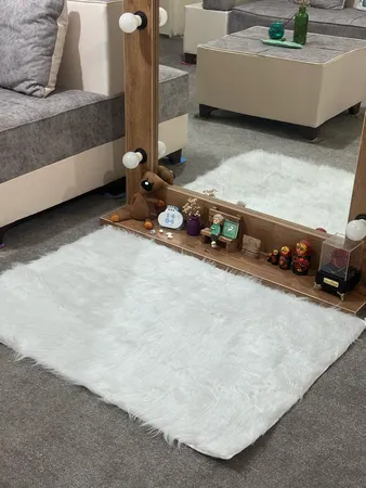 فرش ماشینی هیراد هوم فرنشینگ طرح خز پرز بلند زمینه سفید