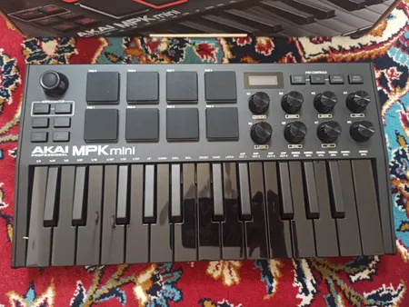 میدی کنترلر مدل AKAI MPK Mini MK3
