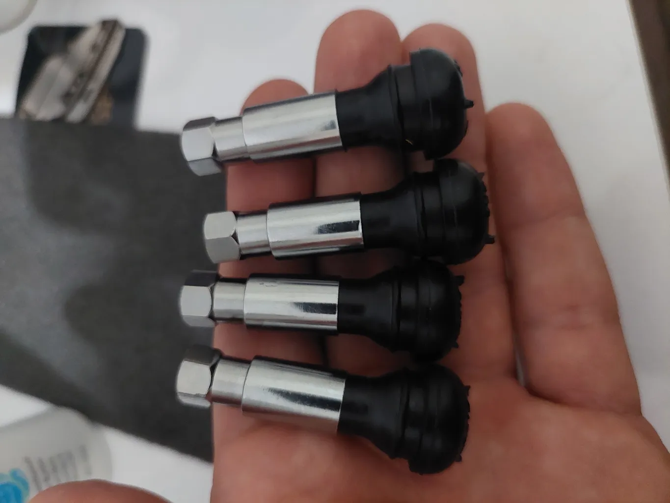 والف لاستیک خودرو چیکال مدل K-615 بسته 4 عددی