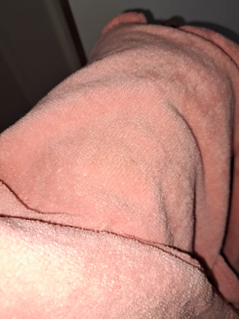 حوله پالتویی طرح دورنگ گلدوزی کد 020 سایز 100x115 سانتی متر