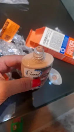 کرم ضد آفتاب رنگی پیکسل، SPF 50، مدل GOLDEN BEIGE، مناسب پوست‌های آکنه‌دار و چرب با تنالیته تیره و حجم 50 میلی‌لیتر، محافظت‌کننده در برابر اشعه‌های UVA و PA ،UVB+++، ضد جوش و آکنه، دارای فرمولاسیون فاقد چربی و هیالورونیک اسید، با ماندگاری 2 ساعته