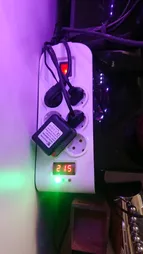 محافظ ولتاژ پارت الکتریک مدل PE8802