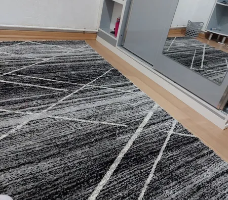 فرش ماشینی ساوین کد 4083 زمینه مشکی