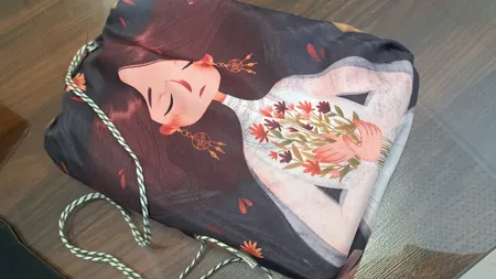 کاغذ کادو ترمه طراحان ایده مدل دختر و مرداب کد cfp1400