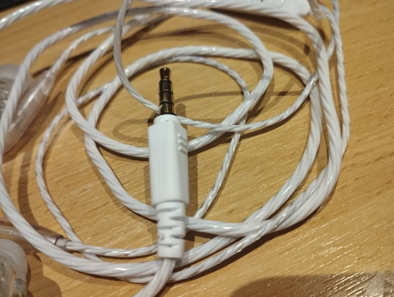 هدفون کیو کی زد مدل AK6-Ares