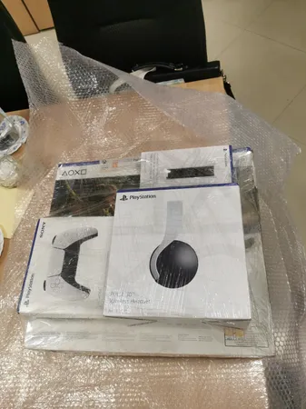 کنسول بازی سونی مدل PlayStation 5 ظرفیت 825 گیگابایت ریجن 1200 آسیا به همراه دسته اضافی و پایه شارژر و هدست