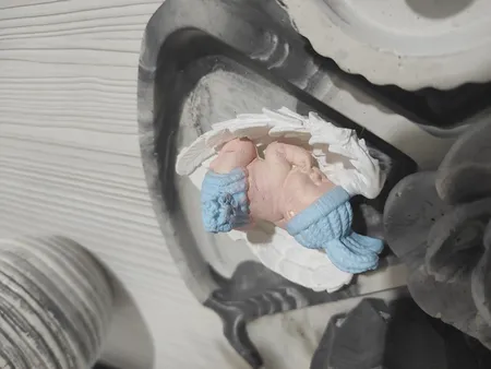 مجسمه سنگی مدل نوزاد روی بال فرشته