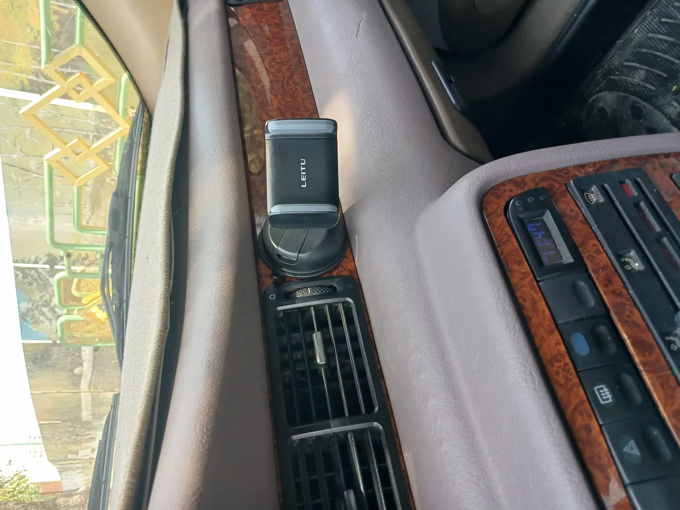 نگهدارنده گوشی موبایل لیتو مدل LR-15