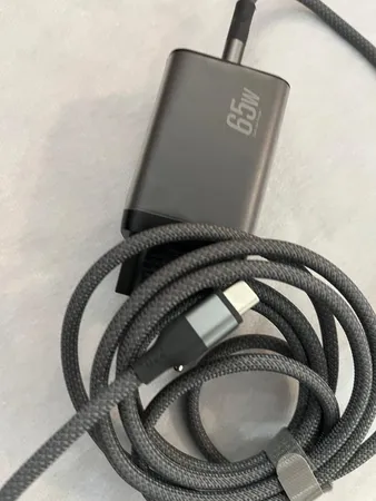 شارژر دیواری 65 وات سه پورت وونک مدل VC-65 با کابل USB-C