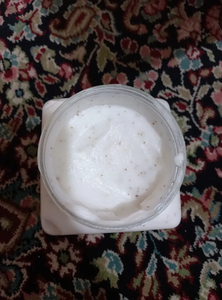 اسکراب لایه بردار پوست مکس لیدی مدل Milk حجم 300 میلی لیتر