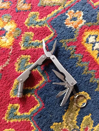 انبر دست و ابزار چندکاره سفری مدل Royal