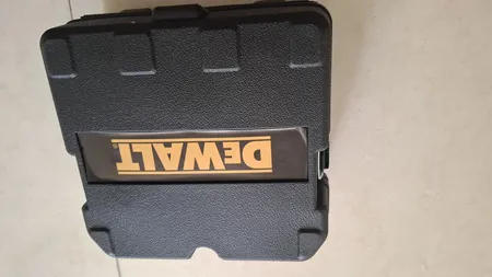 تراز لیزری دیوالت مدل 088K