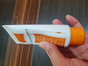 تجریه خرید کرم ضدآفتاب رنگی درموبای مدل SPF65، مناسب پوست‌های چرب، حجم 50 میلی‌لیتر