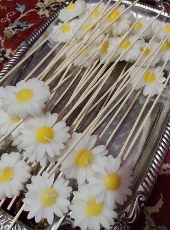 شمع شناور مدل بابونه مجموعه ۵۰ عددی