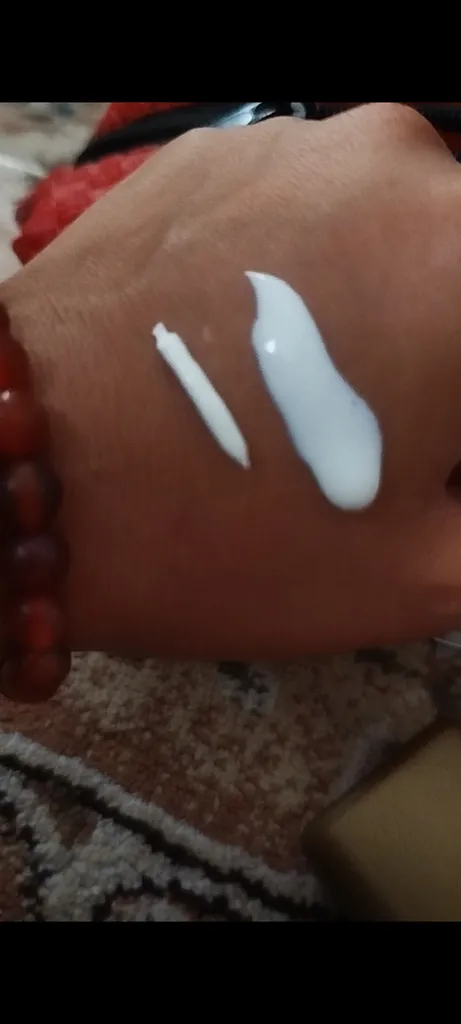 کرم ضد آفتاب بی‌رنگ ژوت، SPF 50، مدل smooth silky feel، مناسب پوست‌های چرب حجم 40 میلی‌لیتر، محافظت‌کننده در برابر اشعه‌های UVA و UVB، دارای فرمولاسیون فاقد چربی، با ماندگاری 2 ساعته