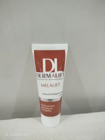 کرم روشن کننده صورت درمالیفت مدل Melalift مناسب انواع پوست حجم 40 میلی لیتر