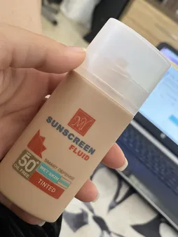 فلوئید ضد آفتاب رنگی مای SPF 50 مدل Smart Defense حاوی محافظ UVA و UVB ‌مناسب انواع پوست حجم 50 میلی‌ لیتر