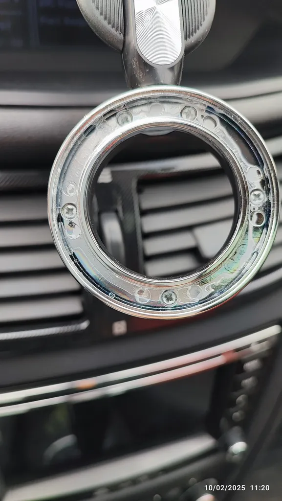 پایه نگهدارنده گوشی موبایل گرین لاین مدل Flexible MagSafe