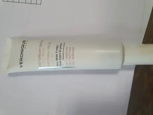 تجریه خرید کرم پودر ورونیک مدل DD Light حجم 40 میلی لیتر
