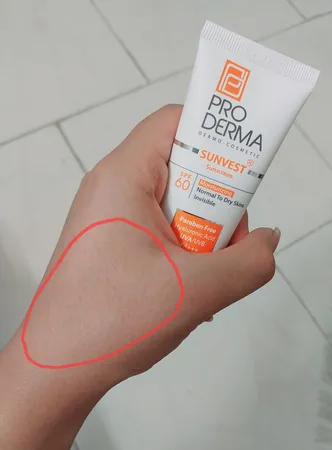 کرم ضدآفتاب و مرطوب‌کننده پرودرما مدل SPF60، حجم 40 میلی‌لیتر