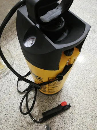 سمپاش کینگ مدل PRESSURY SPRAYER -8 گنجایش 8 لیتر