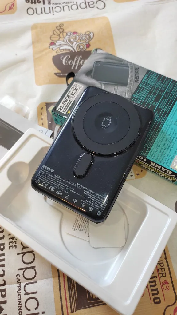 پاوربانک ریمکس مدل MagSafe Wireless Fast Charge MC-05 22.5W ظرفیت 10000 میلی آمپر ساعت