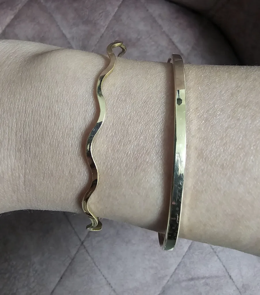 النگو طلا کم اجرت 18 عیار زنانه ماوی گالری مدل زیگ زاگی سایز 2