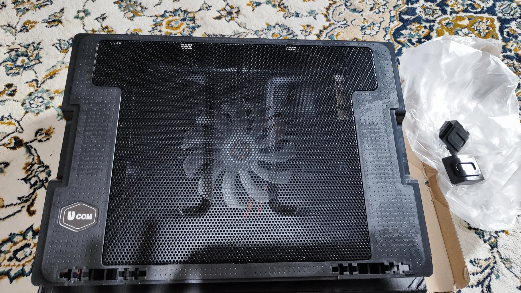 پایه خنک کننده  لپ تاپ یوکام مدل تنظیم ارتفاع 638B