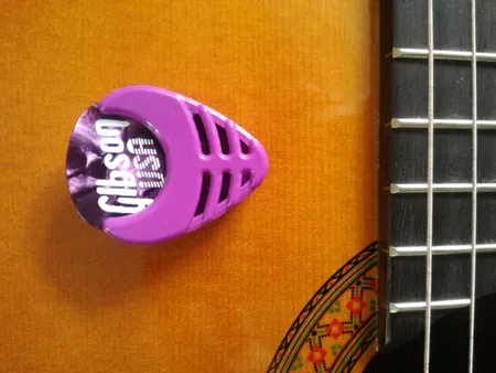 نگهدارنده پیک گیتار مدل VC40