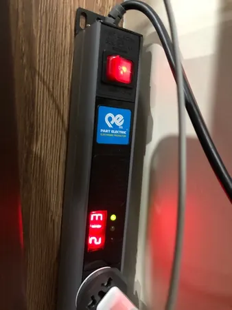 محافظ ولتاژ دیجیتال پارت الکتریک مدل آذین کد 6642