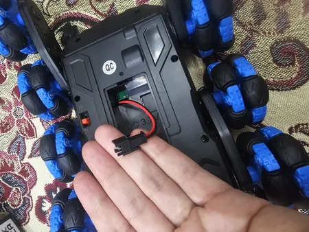 ماشین بازی کنترلی مدل هشت چرخ دو طرح دودزا کد LH-C0603