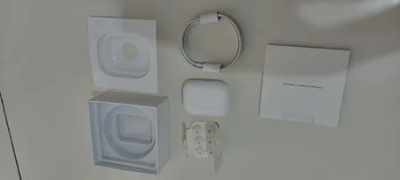 هدفون بلوتوثی مدل AirPods Pro 2nd Generation همراه با محفظه شارژ
