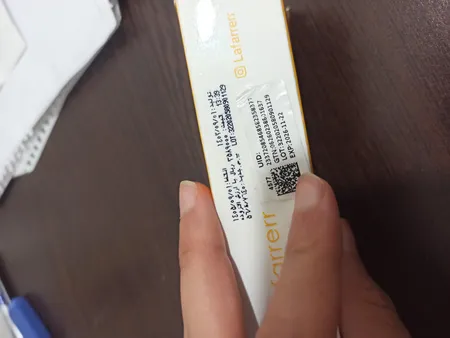 کرم ضدآفتاب و ضدلک بی‌رنگ لافارر مدل SPF30، مناسب پوست‌های چرب، حجم 40 میلی‌لیتر