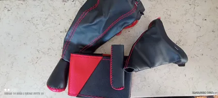 روکش فرمان کاور پلاس مدل PR-LUXE-RD به همراه سردنده وگردگیر و روکش ترمزدستی و کاور سویچ مناسب برای پراید