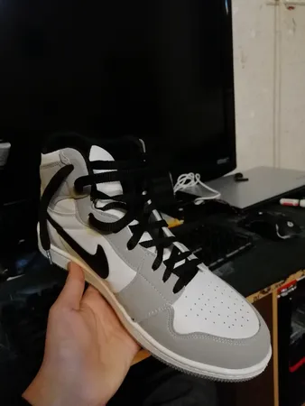 کفش مخصوص دویدن مدل Air Jordan 1 Mid Light Smoke