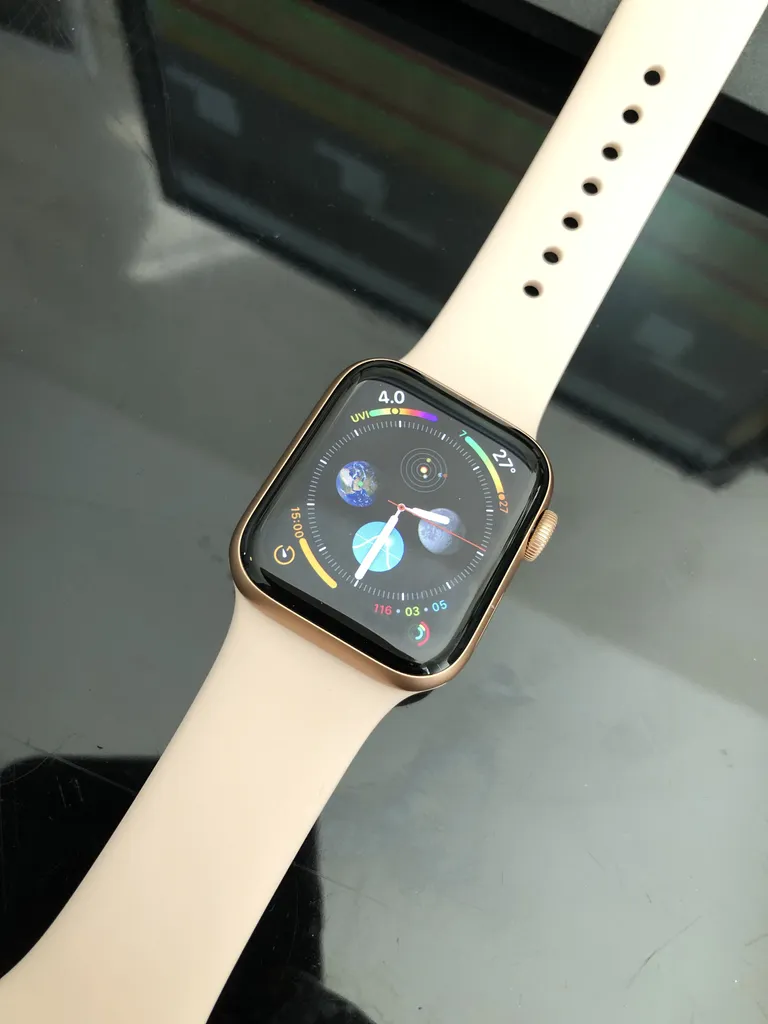 ساعت هوشمند اپل واچ سری 5 مدل 40mm Aluminum Case With Black Sport Silicon Band
