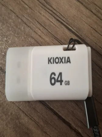 فلش مموری کیوکسیا مدل U202 ظرفیت 64 گیگابایت با رابط USB 2.0